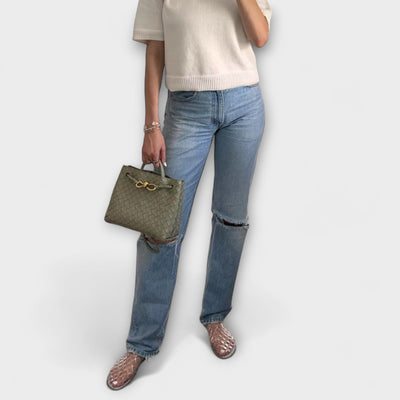 Nora – Pequeño bolso de mano trenzado para dama