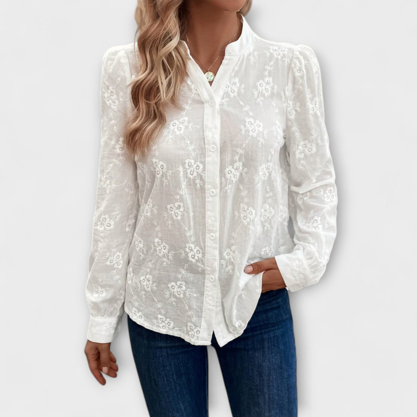 Sara – Blusa de encaje con bordado