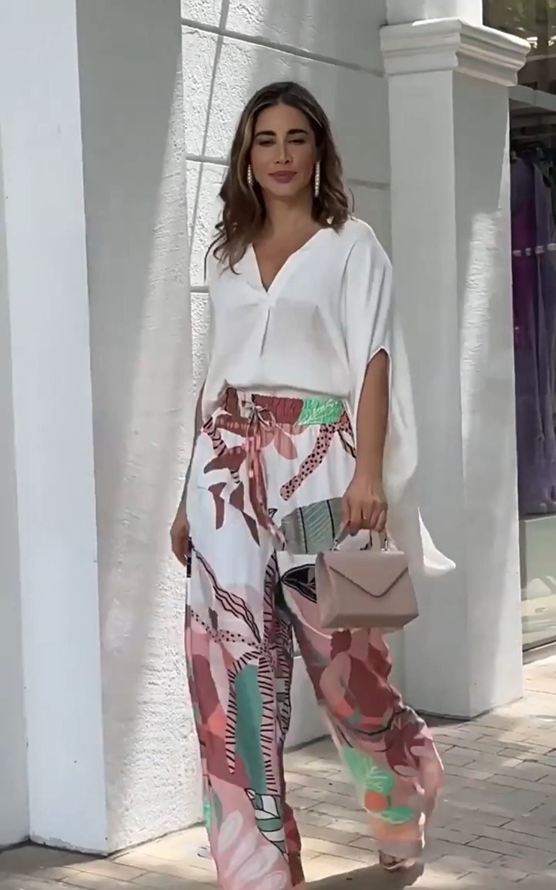 Conjunto Elegancia Tropical - Blusa fluida + pantalón estampado