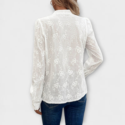 Sara – Blusa de encaje con bordado