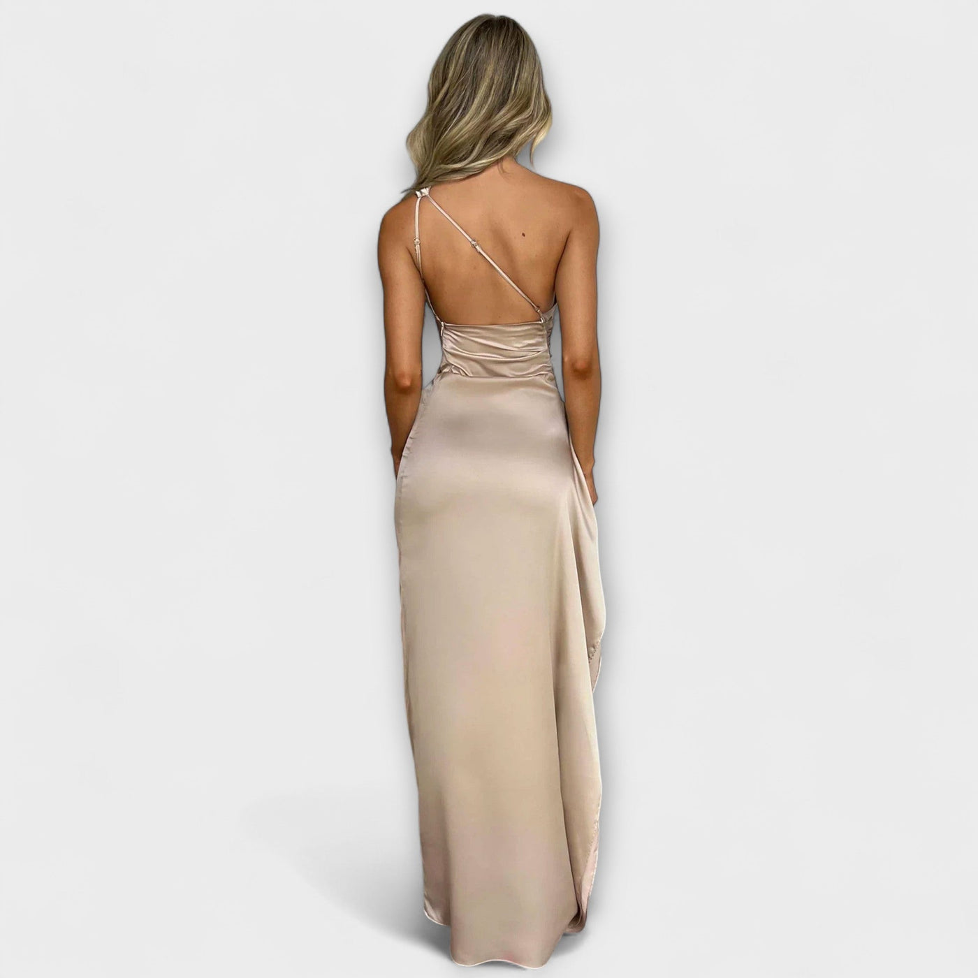 Aida – Elegante vestido de satén para la noche