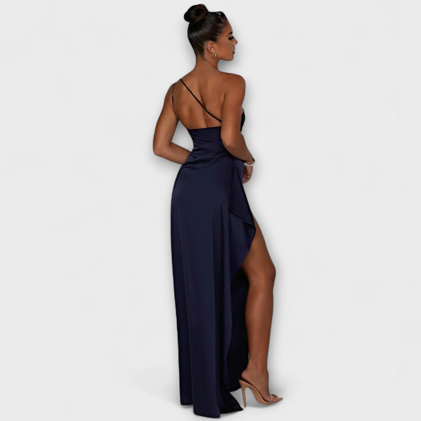 Aida – Elegante vestido de satén para la noche